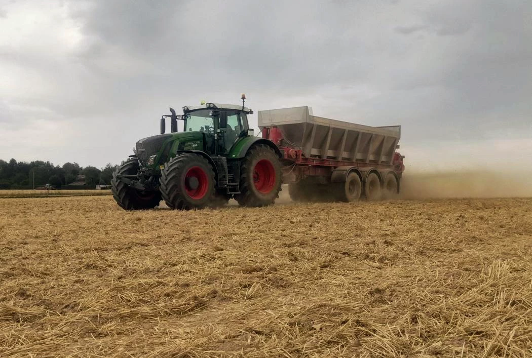 Épandage de marne par les Carrières de Bernay dans l'Eure en Normandie