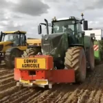 Épierreuse, ramassage de pierres dans un champ